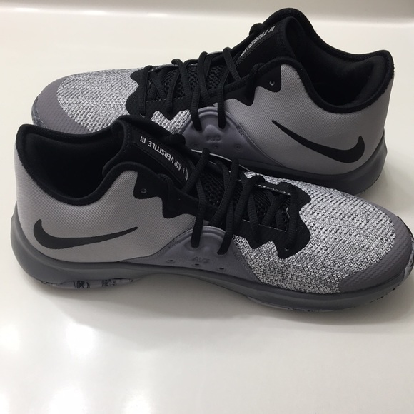 nike men's air versatile basketball shoe